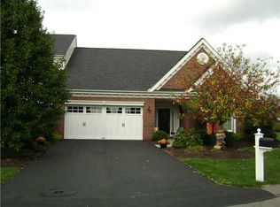 1037 Kellington Dr, Carnegie, PA