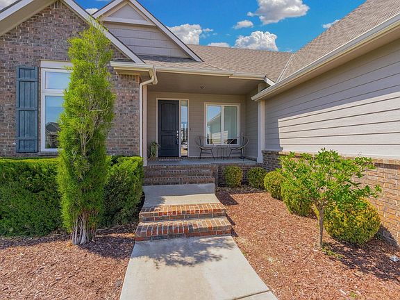 2nd image of 1513 N Shadow Rock Dr
