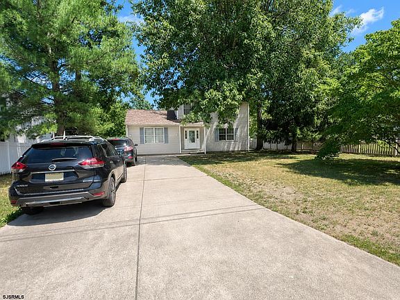 2nd image of 422 Upas Ave