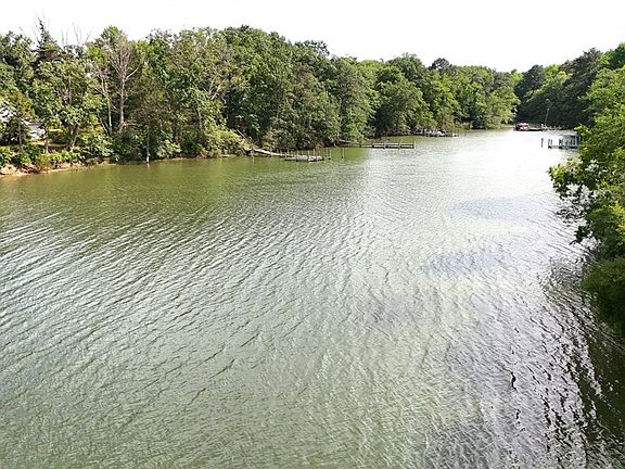 3rd image of 640 Sandy Beach Rd