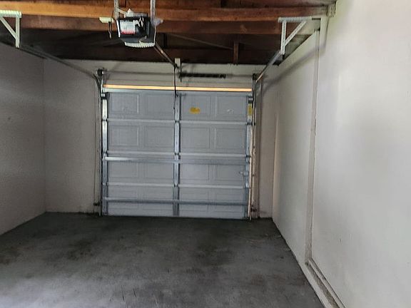 4th image of 7212 Mandarin Dr