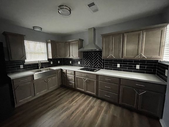3rd image of 2478 San Jacinto St