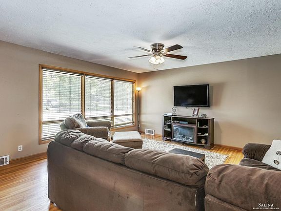 5th image of 2092 Wesley St