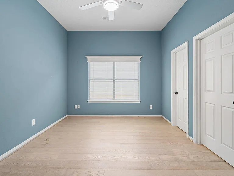 118 Hillsborough Dr W — Photo 17
