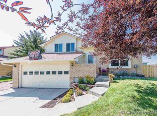 811 Montclair Dr, Cheyenne, WY 82009