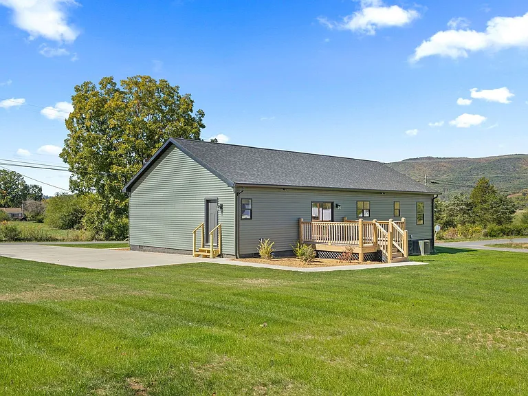 105 Bishop Hollow Rd — Photo 4