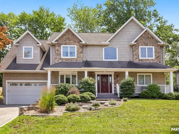 292 Gorden Dr, Paramus, NJ 07652