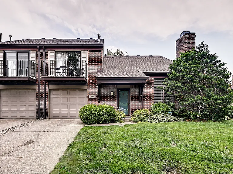 311 E Saint Clair St — Photo 1