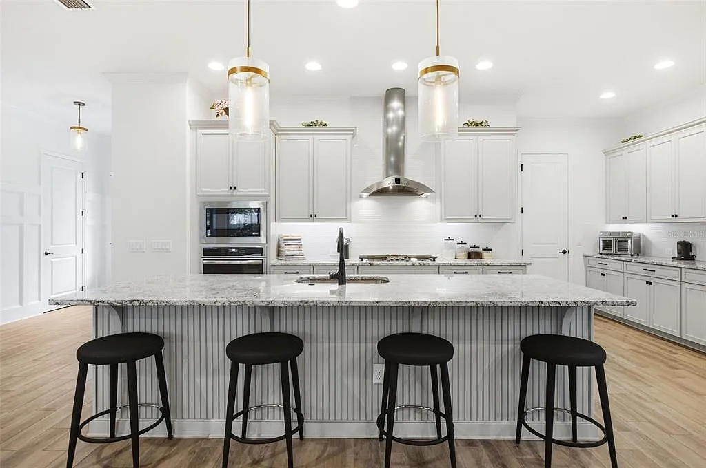 3 bed, 2.5 bath, 2818 sqft, $5,000 — Photo 3