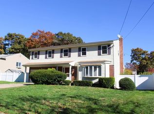 31 Shinbone Ln, Commack, NY 11725