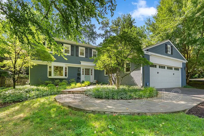 5 bed, 4.5 bath, 2700 sqft, $7,300 — Photo 2