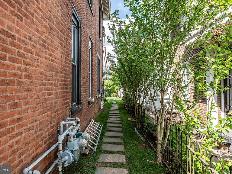 144 Gay St #2 — Photo 37