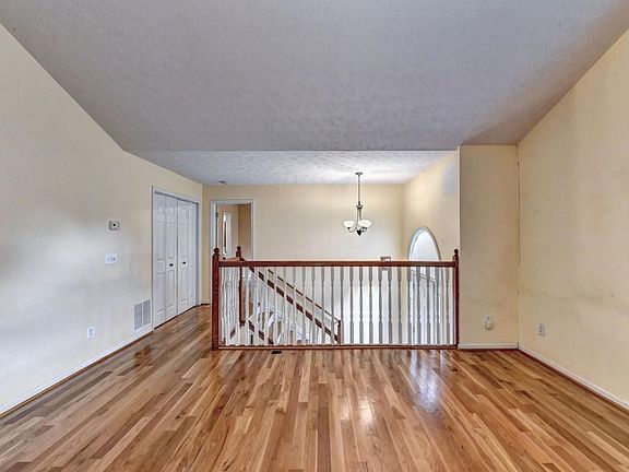 5th image of 478 Padens Valley Ct