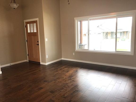 5th image of 2819 Esther Ln