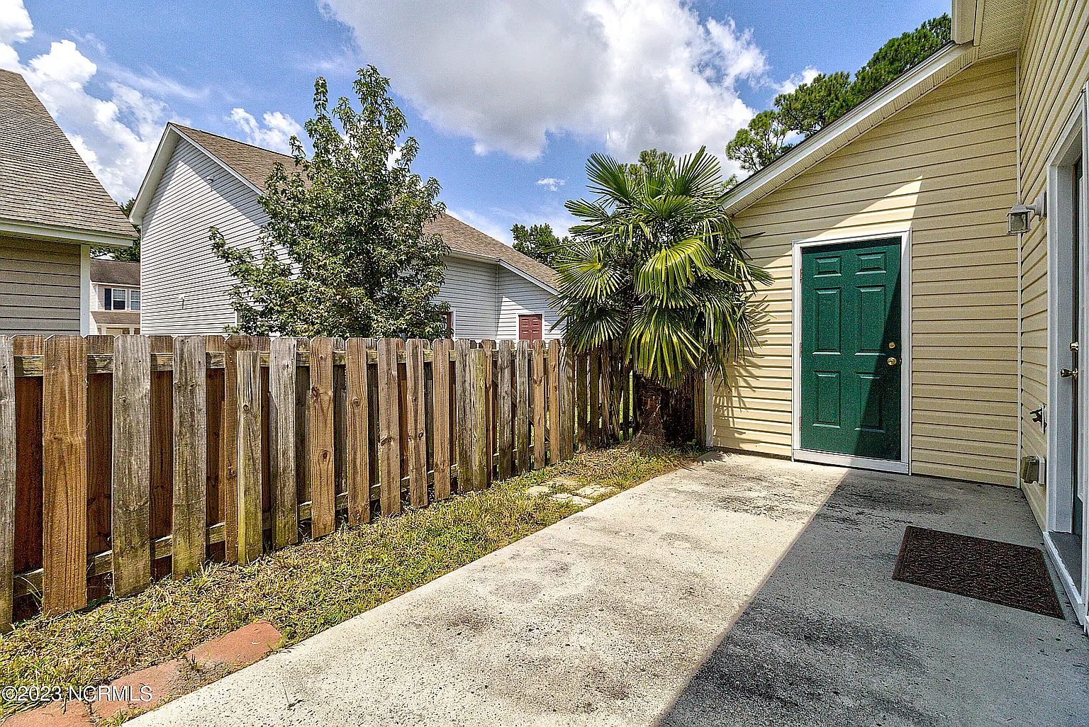 3 bed, 2.0 bath, 1367 sqft, $1,850 — Photo 3
