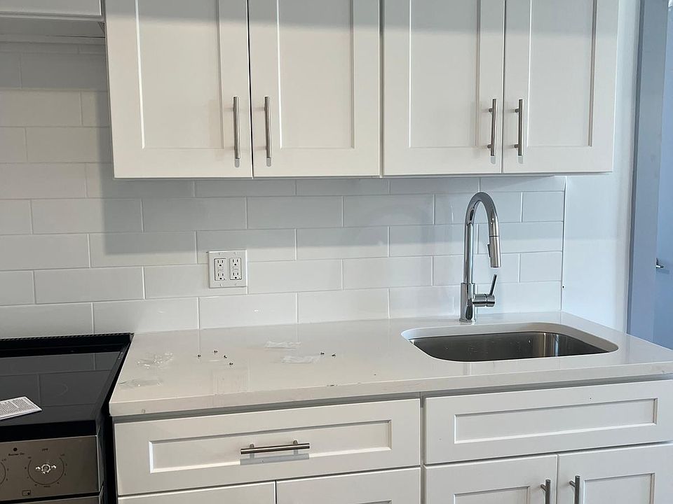 1st image of 1143 Hoe Ave #3F