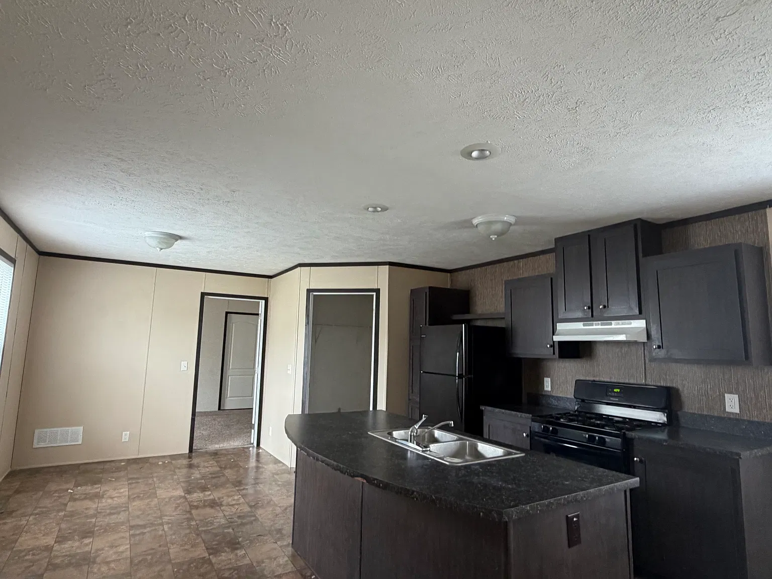 3 bed, 1216 sqft, $535 — Photo 3