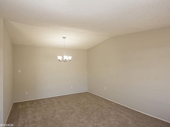 4th image of 633 W Webb Dr