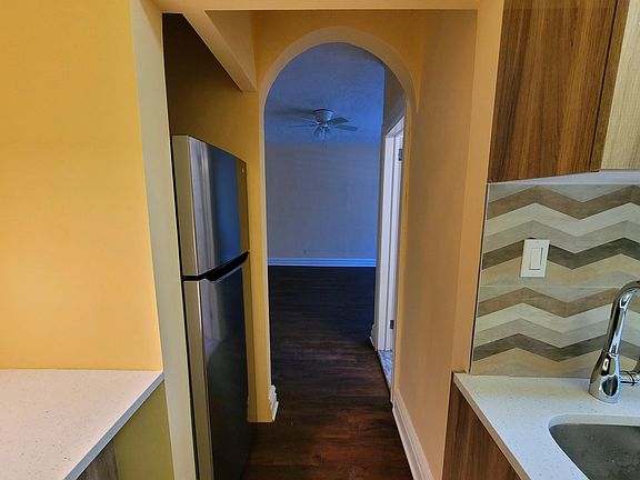 4th image of 821 Bergen Ave APT B6