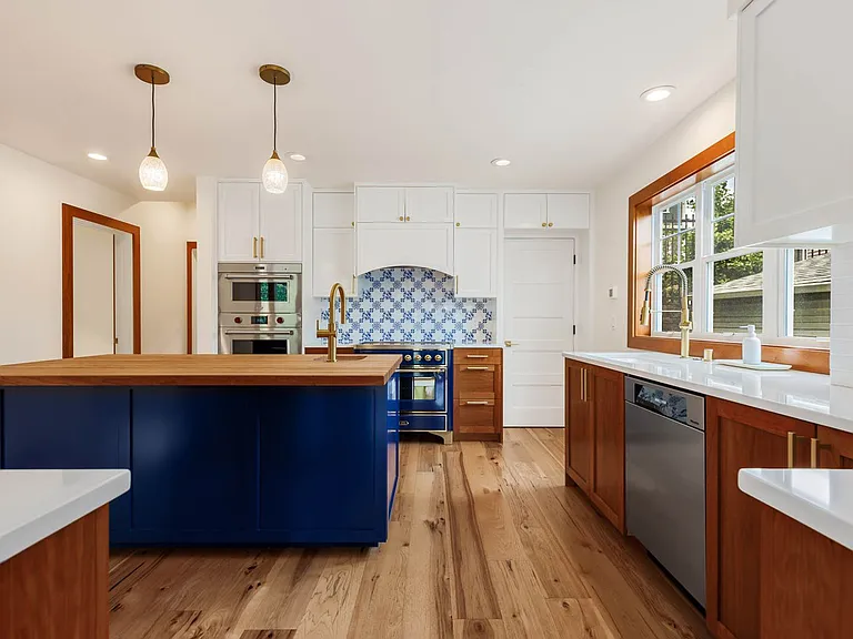 2223 11th Ave E — Photo 10