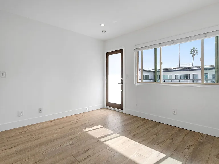716 Indiana Court — Photo 15