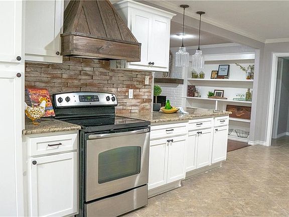 3rd image of 328 Highland Dr