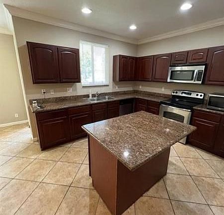 5th image of 3075 N Evergreen Cir