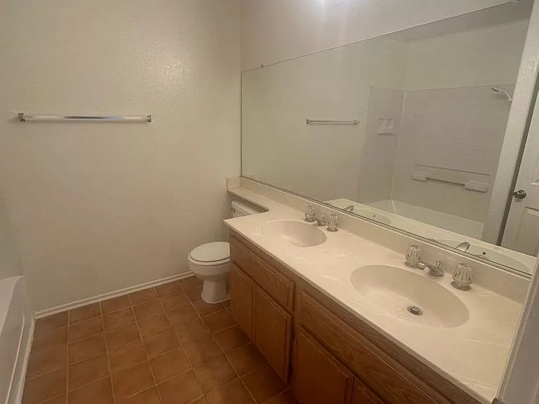 14333 La Crescenta Ave — Photo 17