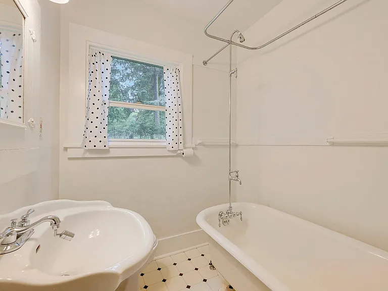 1608 Walnut St — Photo 18