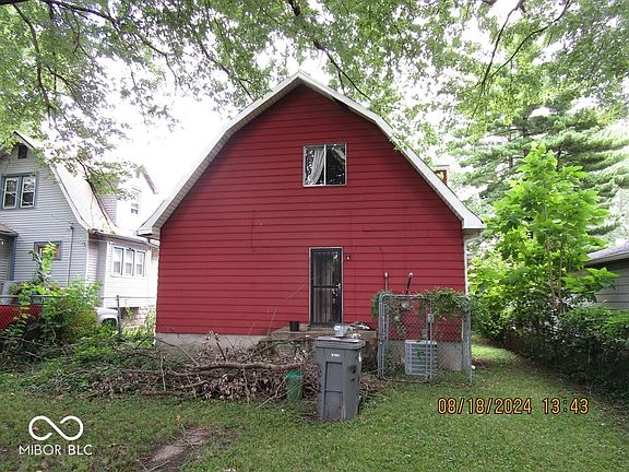 2nd image of 2414 N Dearborn St