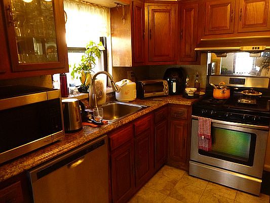 2nd image of 2546 Laconia Ave Floor 1