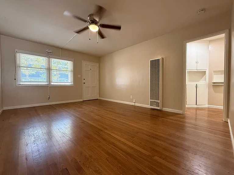 3109 Jarvis St — Photo 5