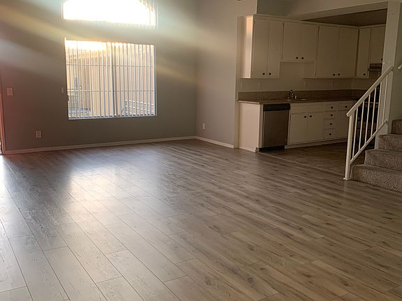 5th image of 17450 Burbank Blvd #220
