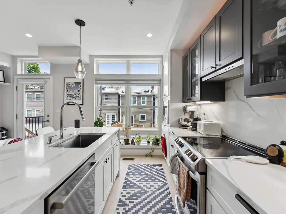 1st image of 1419 Trinidad Ave NE #1