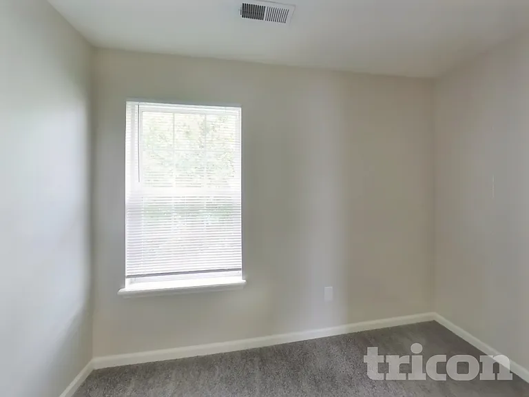 1032 Central Park Blvd S — Photo 13