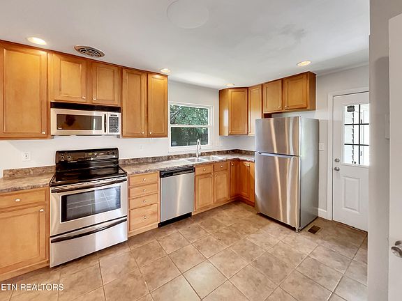 2nd image of 4200 Thornwood Dr