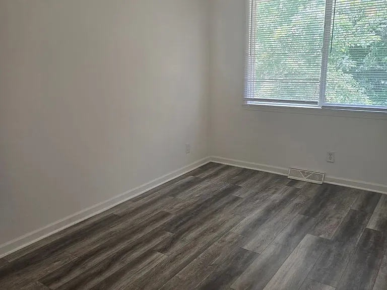 627 N Iowa St — Photo 13