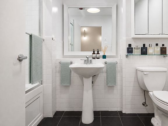 4th image of 215 W 29th St Floor 3
