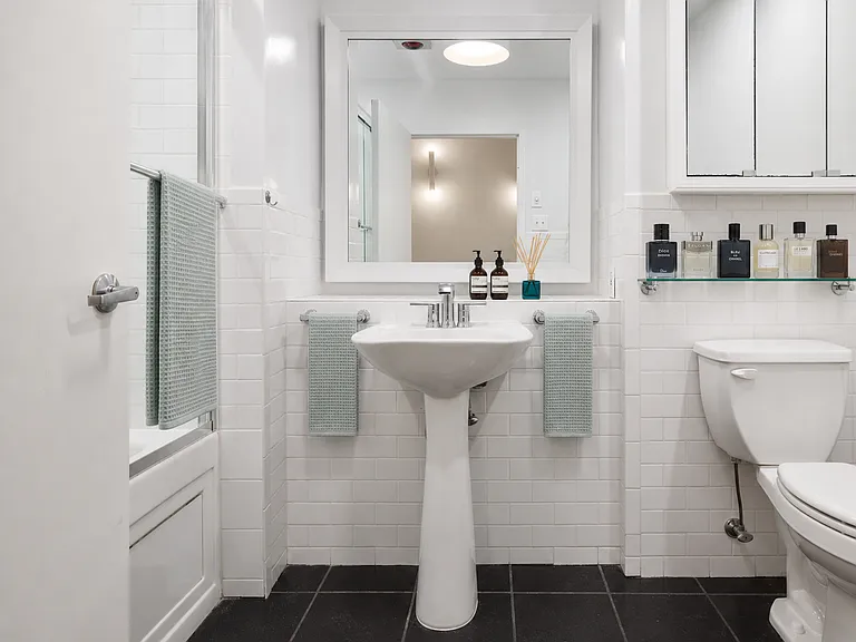 215 W 29th St #3 — Photo 4