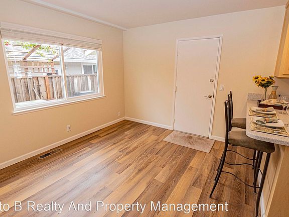 5th image of 2879 Toyon Dr