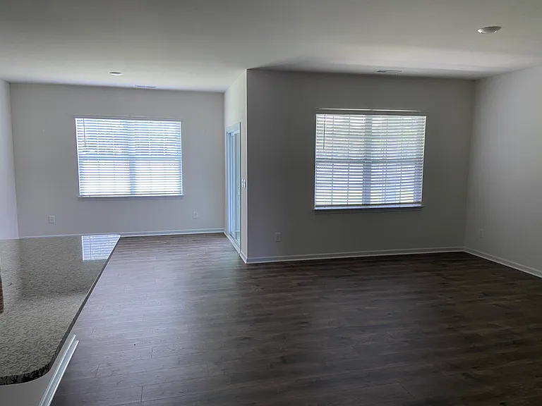 1251 Middlecrest Dr — Photo 8