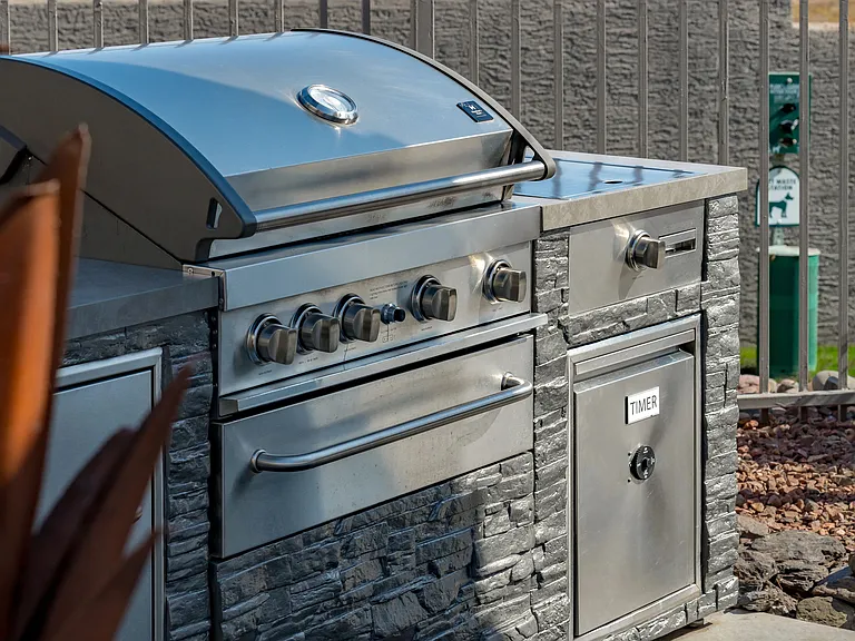Fire up the grill and enjoy outdoor dining at our community BBQ grilling station. It's the perfect place for entertaining and cooking out making the most of Arizona's beautiful weather.