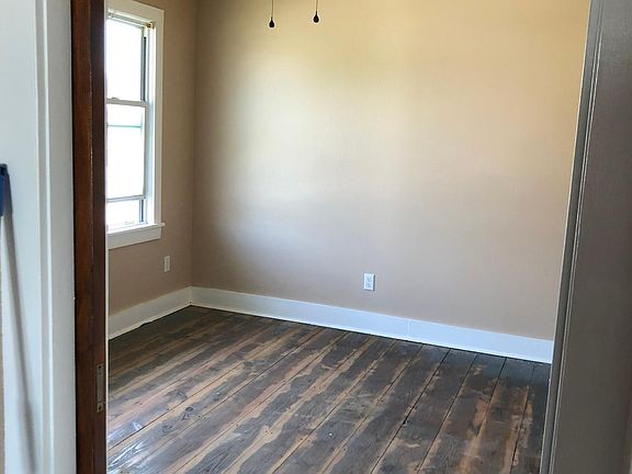 4th image of 832 E Alice Ave