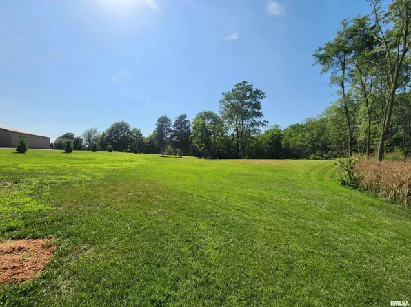 3221 N 5th St, Quincy, IL 62305