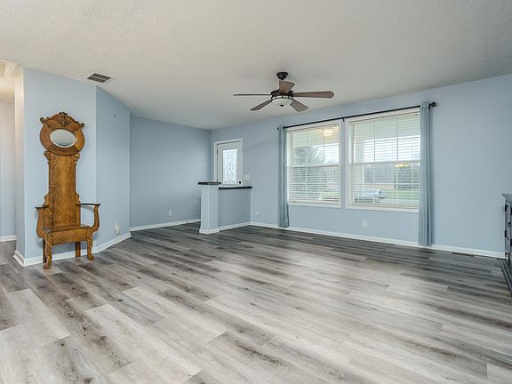 4th image of 13555 Linden Ln