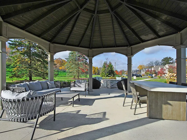 Stonehaven Apartments — Photo 32