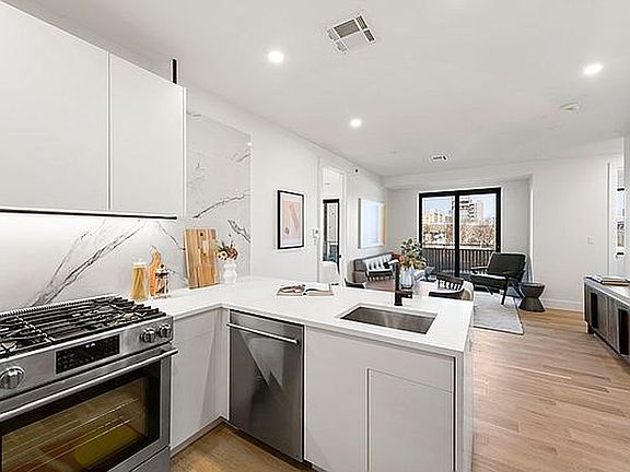 4th image of 707 Willoughby Ave Unit Tha