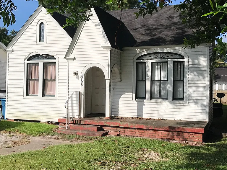 806 E University Ave — Photo 4