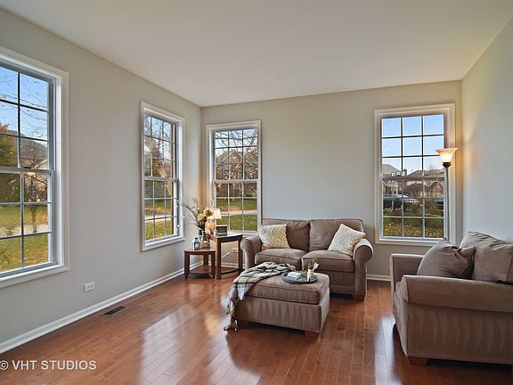 5th image of 16 Deerfield Dr