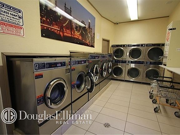 2nd image of 4134 Crescent St APT 11L